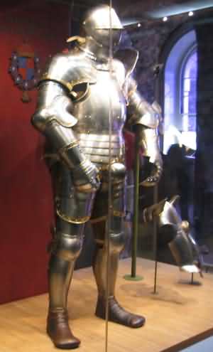 TowerHenryArmour1 (13K)